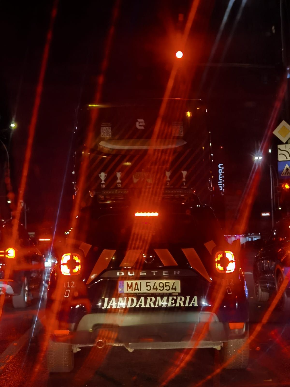 Dinamo - UTA 1-0 » Politic, câine de rasă! Golul de generic al lui Dennis aduce victoria unui Dinamo modest în repriza a doua! „Câinii” sunt acum pe 2