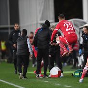 Josue Homawoo, accidentat în Dinamo - UTA Arad, foto: Eduard Vînătoru