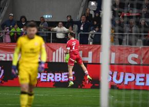 Dinamo - UTA 1-0 » Politic, câine de rasă! Golul de generic al lui Dennis aduce victoria unui Dinamo modest în repriza a doua! „Câinii” sunt acum pe 2