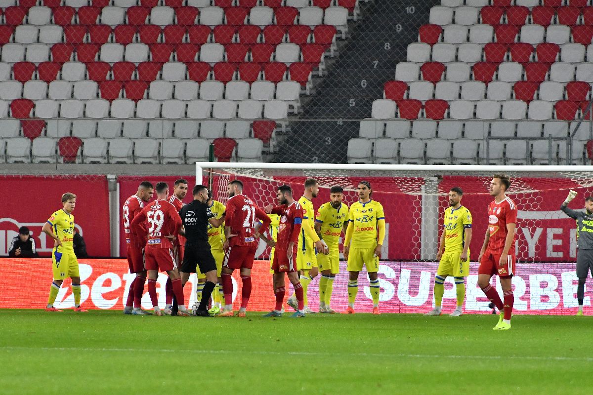 Sepsi - Petrolul, duel cu nervi în inima Covasnei » Meciul de la Sfântu Gheorghe, în imagini