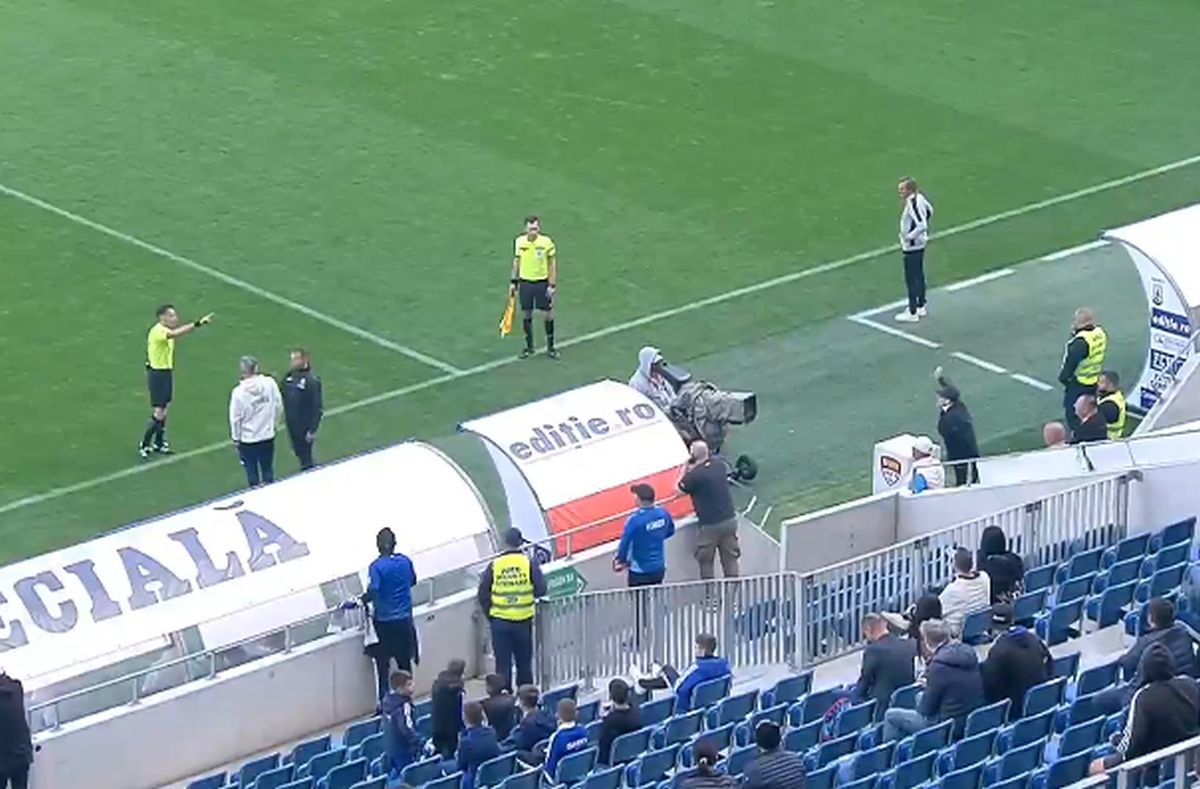 NEVEROSIMIL! Adrian Mititelu a intrat pe teren, a vrut să scoată echipa și a urlat la arbitru: „Nemernicule! Tu să ieși afară, tu!”