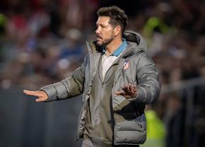 De ce și-a schimbat Diego Simeone vestimentația la meciul cu Barcelona: „Clar ar fi fost o lipsă de respect”