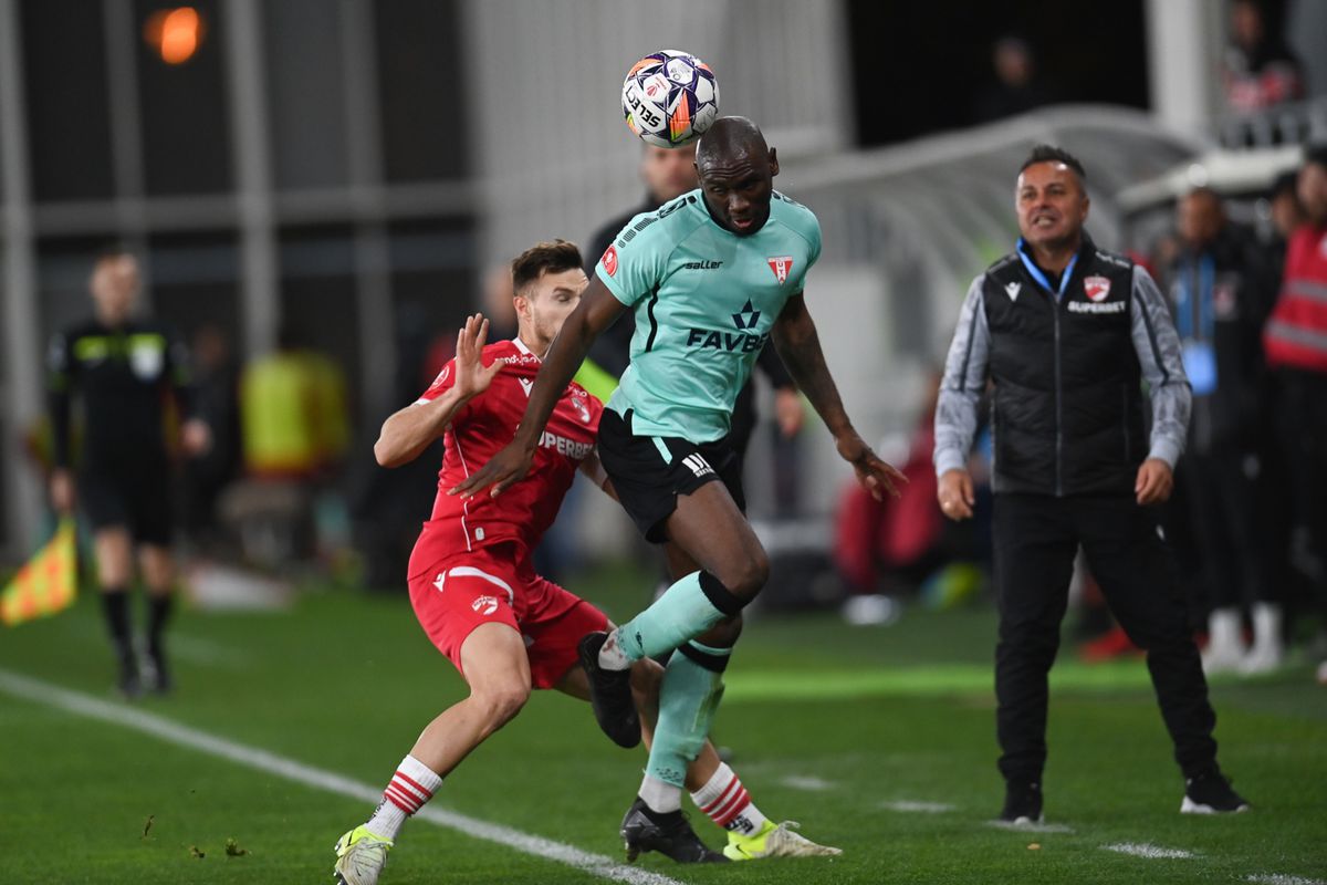 Mircea Rednic, după ce jucătorii lui au sărit la bătaie: „Doi cocoși. Să se certe în vestiar, nu pe teren!”