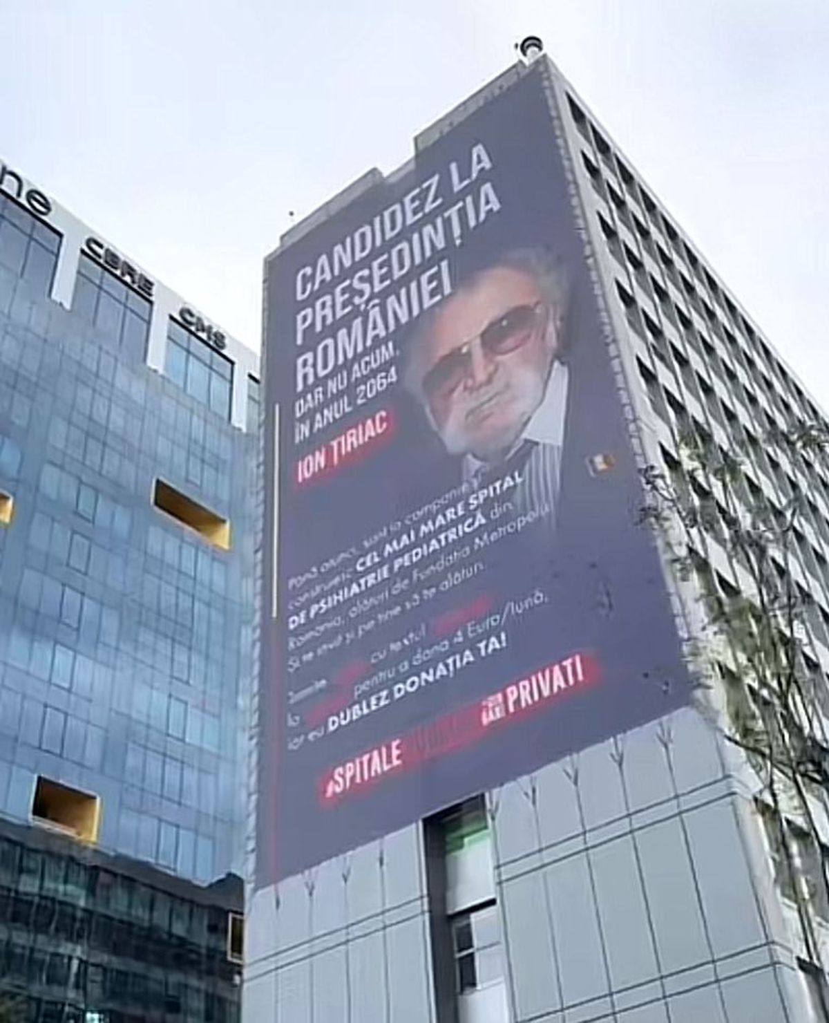 Ion Țiriac a „incendiat” internetul cu apariția controversată de la Turneul Campionilor » Ce scria pe șapca miliardarului: imaginile au apărut pe transmisiunea live a finalei