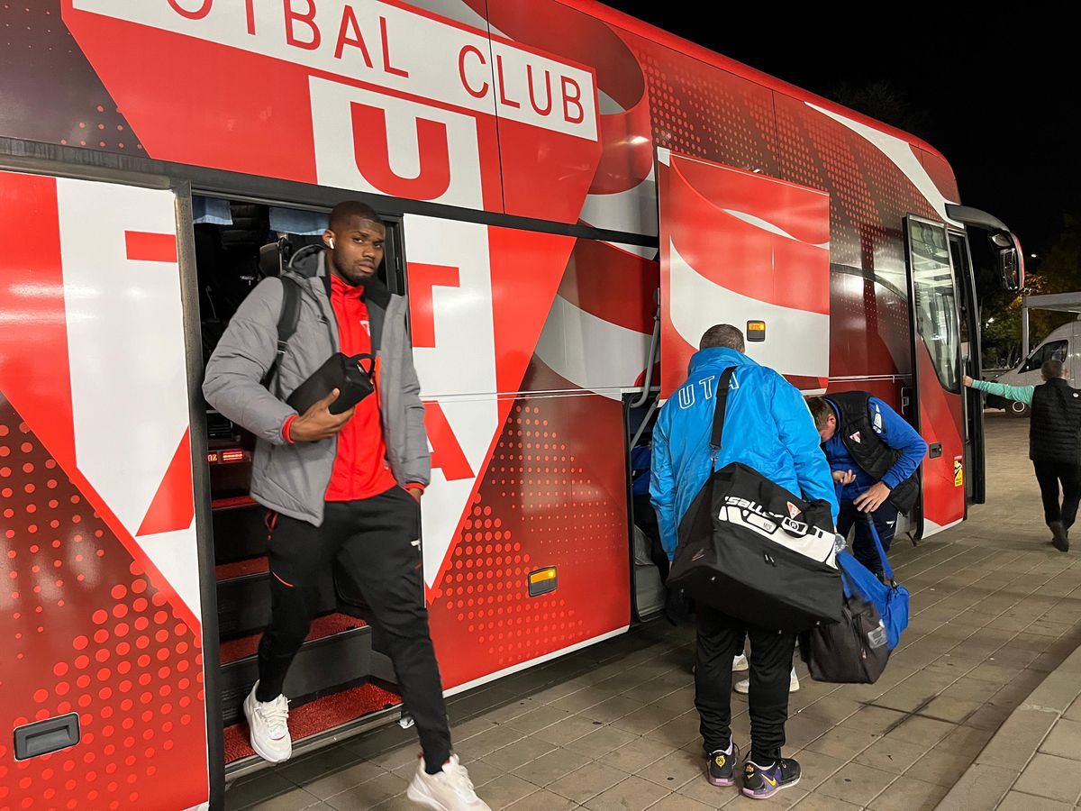 Dinamo - UTA 1-0 » Politic, câine de rasă! Golul de generic al lui Dennis aduce victoria unui Dinamo modest în repriza a doua! „Câinii” sunt acum pe 2