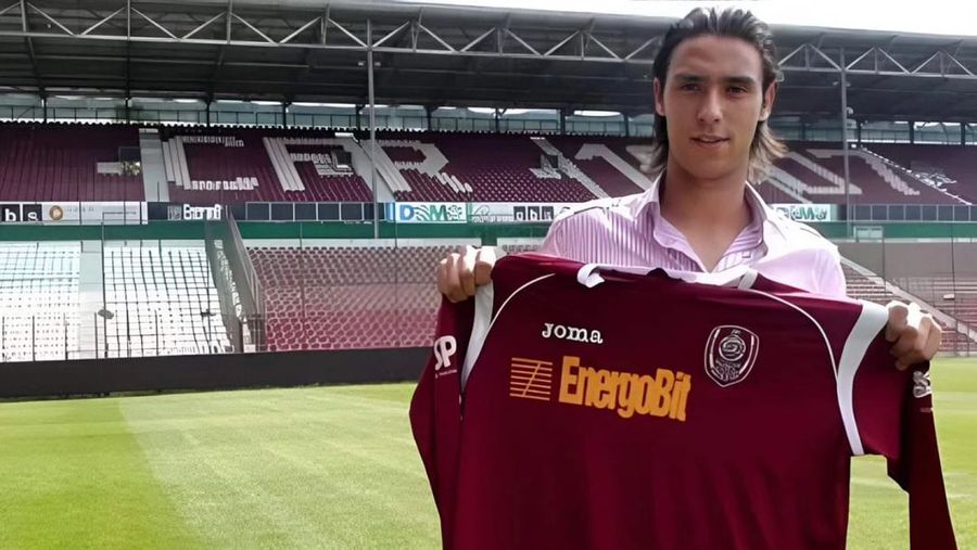 Mario Camora în 2011, la momentul prezentării cu ocazia transferului la CFR Cluj Mario Camora, reverență neașteptată în fața Rapidului: „Dacă va câștiga un trofeu, se va opri țara-n loc!” + O dezamăgire legată de națională: „Îi făceau praf!”