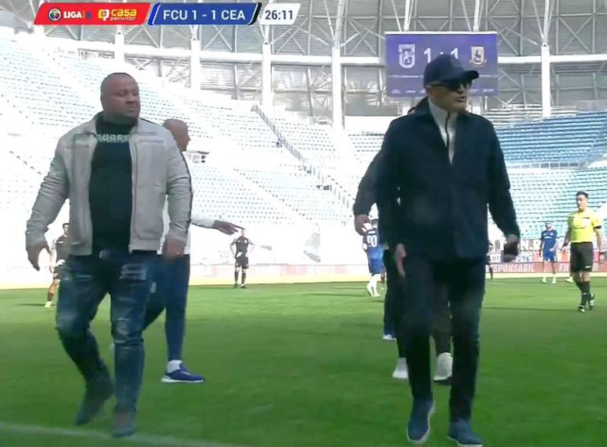 NEVEROSIMIL! Adrian Mititelu a intrat pe teren, a vrut să scoată echipa și a urlat la arbitru: „Nemernicule! Tu să ieși afară, tu!”