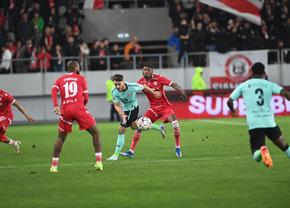 Dinamo - UTA 1-0 » Politic marchează un gol de generic