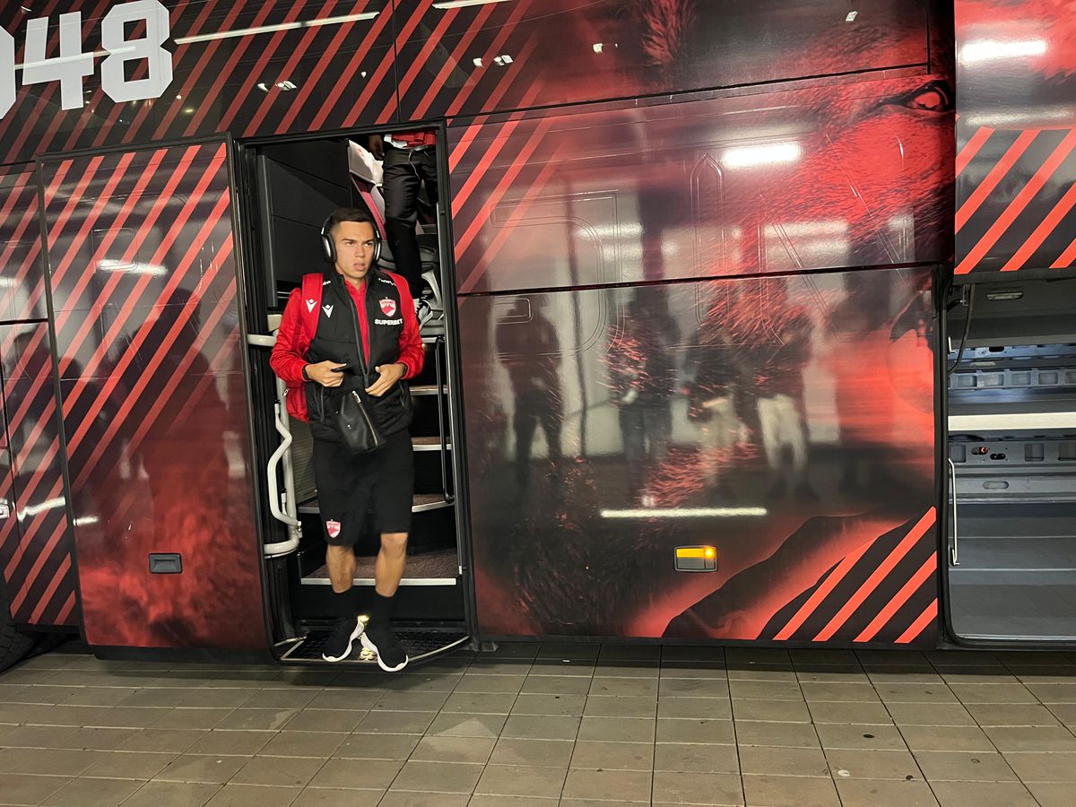 Dinamo - UTA 1-0 » Politic, câine de rasă! Golul de generic al lui Dennis aduce victoria unui Dinamo modest în repriza a doua! „Câinii” sunt acum pe 2