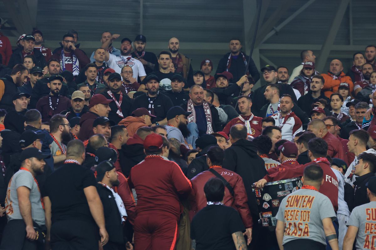 Nu s-a văzut la TV: scandal în peluza Rapidului la Craiova, jandarmii n-au mai stat pe gânduri