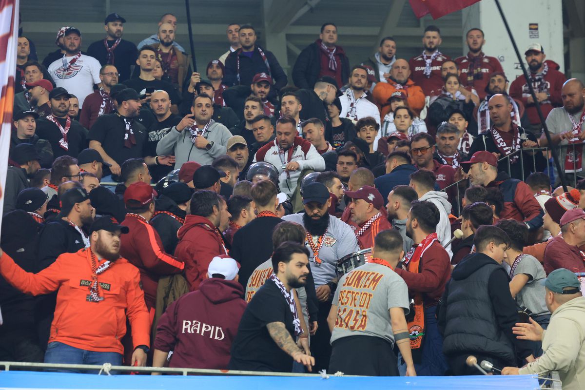 Nu s-a văzut la TV: scandal în peluza Rapidului la Craiova, jandarmii n-au mai stat pe gânduri