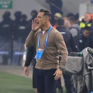 Gesturile lui Mirel Rădoi din Universitatea Craiova - Rapid. FOTO: Ionuț Iordache (GSP.ro)