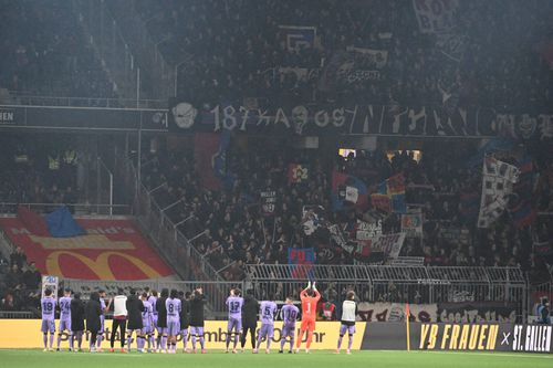 FC Basel, alături de suporteri. Foto: Imago