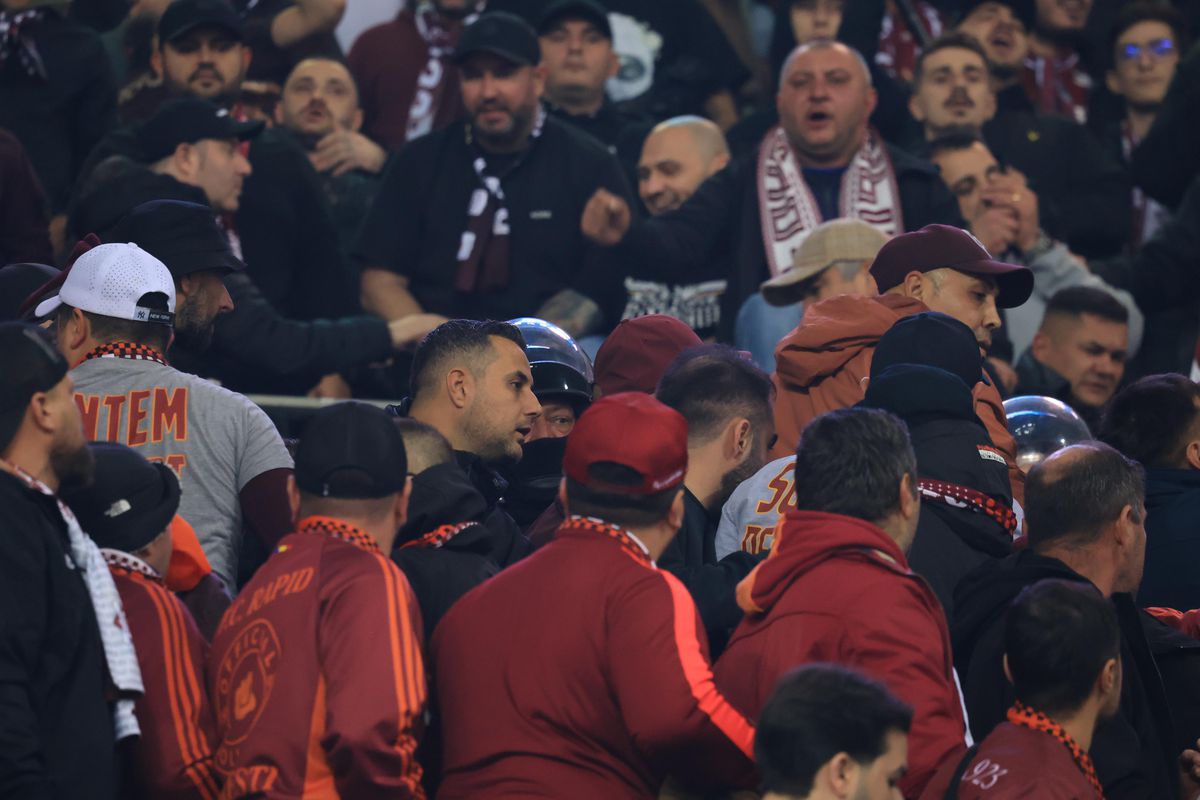 Nu s-a văzut la TV: scandal în peluza Rapidului la Craiova, jandarmii n-au mai stat pe gânduri