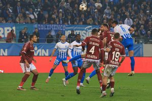 Universitatea Craiova - Rapid, derby în Bănie » S-a marcat și în repriza a doua, final incendiar