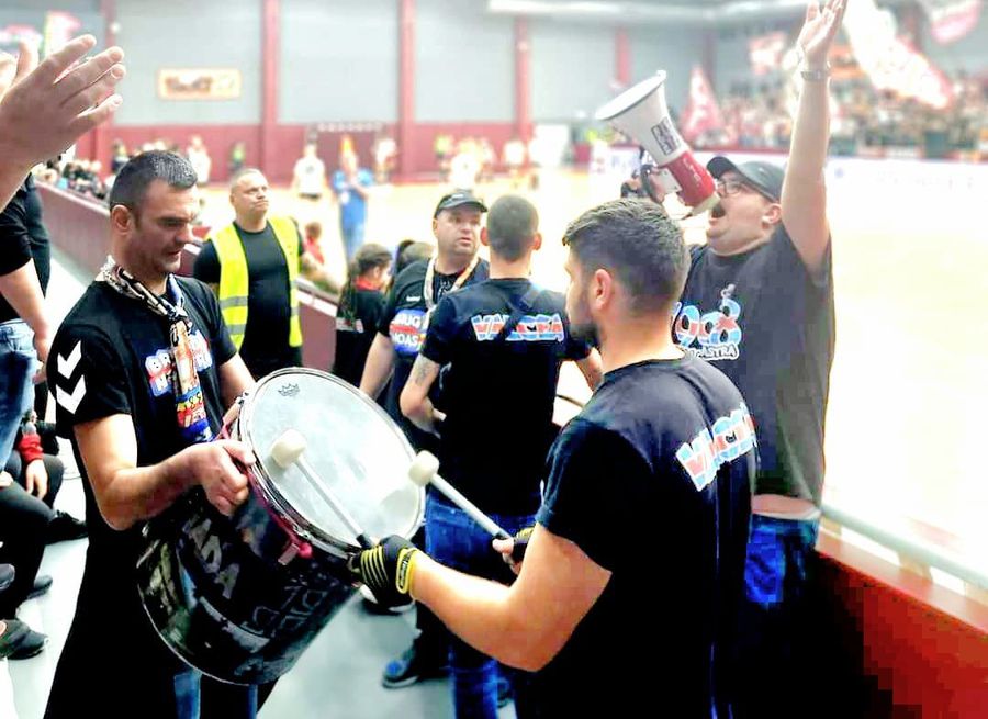 Sute de mii de kilometri pentru o pasiune de nestăvilit » Fanii români sunt pregătiți pentru CM de la Rotterdam: „Tradiția noastră de 1 decembrie!” + bilete, prețuri, locul de întâlnire