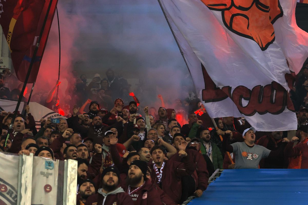 Nu s-a văzut la TV: scandal în peluza Rapidului la Craiova, jandarmii n-au mai stat pe gânduri