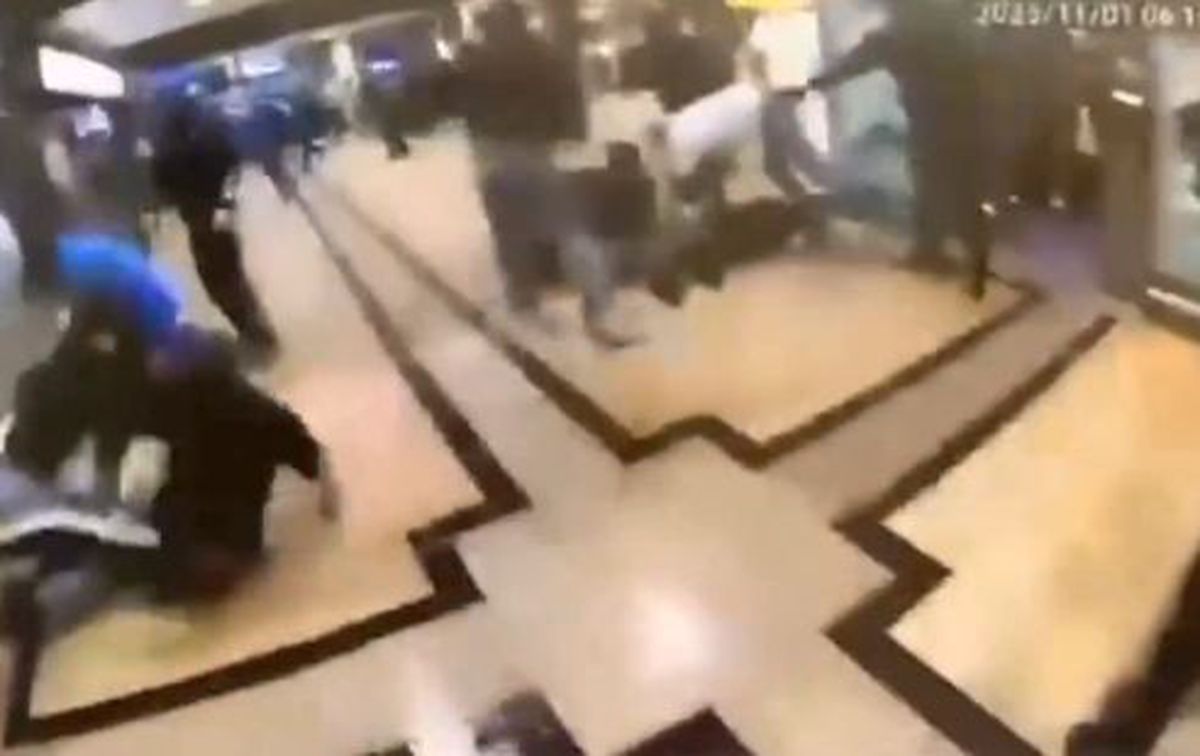 Peste 300 de suporteri rivali au coborât din trenuri și s-au bătut în gară!