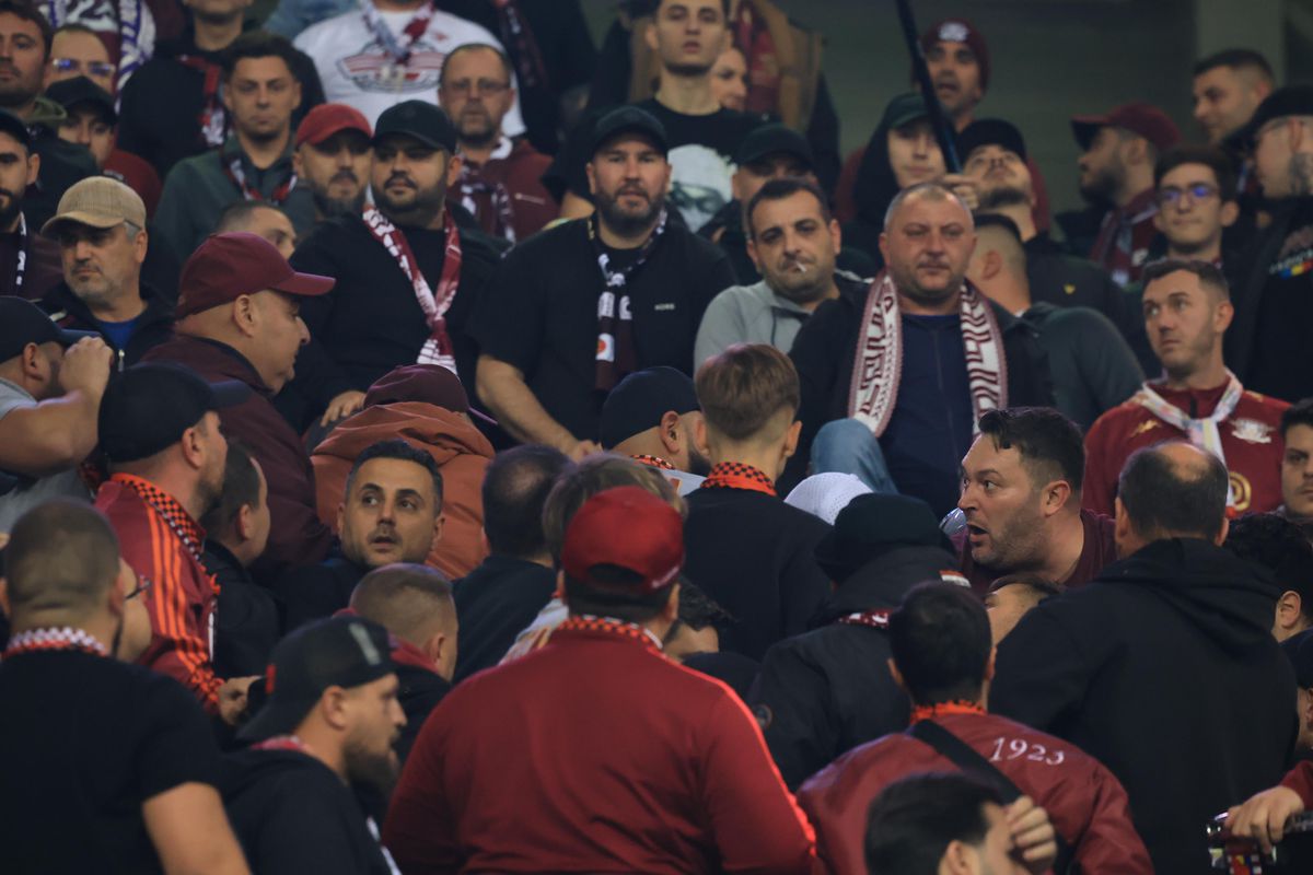 Nu s-a văzut la TV: scandal în peluza Rapidului la Craiova, jandarmii n-au mai stat pe gânduri