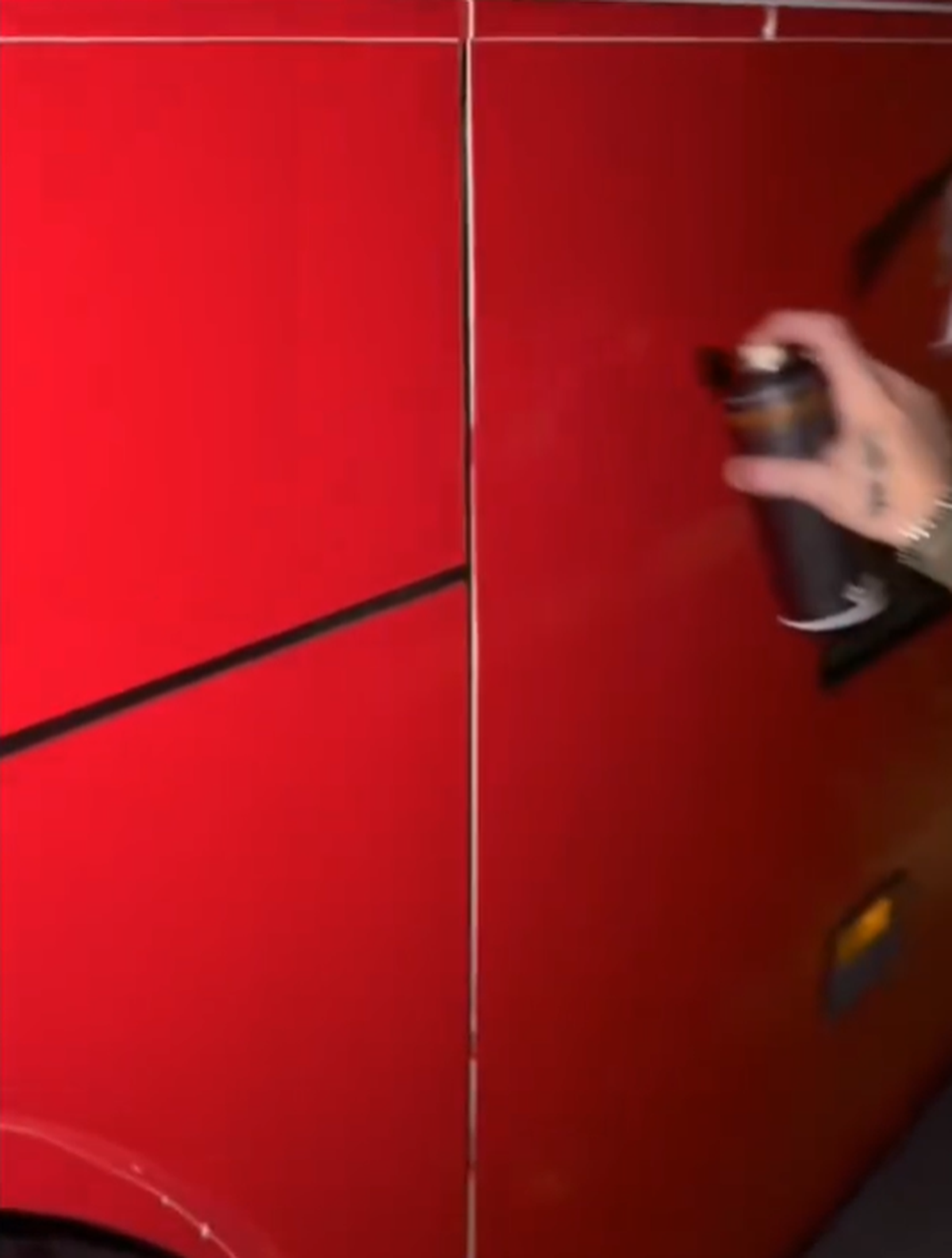 Autocarul celor de la Sepsi, vandalizat de ultrașii din Craiova! Ce au scris pe vehicul + Comunicatul covăsnenilor