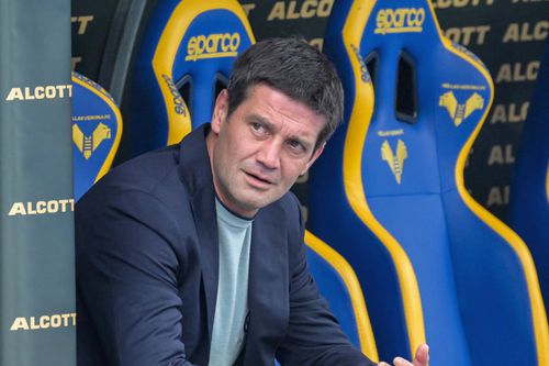 Cristi Chivu, antrenorul lui Inter, în timpul meciului cu Verona/ foto Imago Images