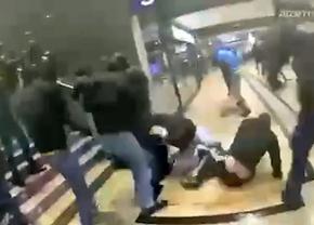 Peste 300 de suporteri rivali au coborât din trenuri și s-au bătut în gară!