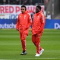 Jamal Musiala (stânga) poate reveni pe teren înainte de sfârșitul anului, anunță directorul sportiv al lui Bayern // FOTO: Getty Images