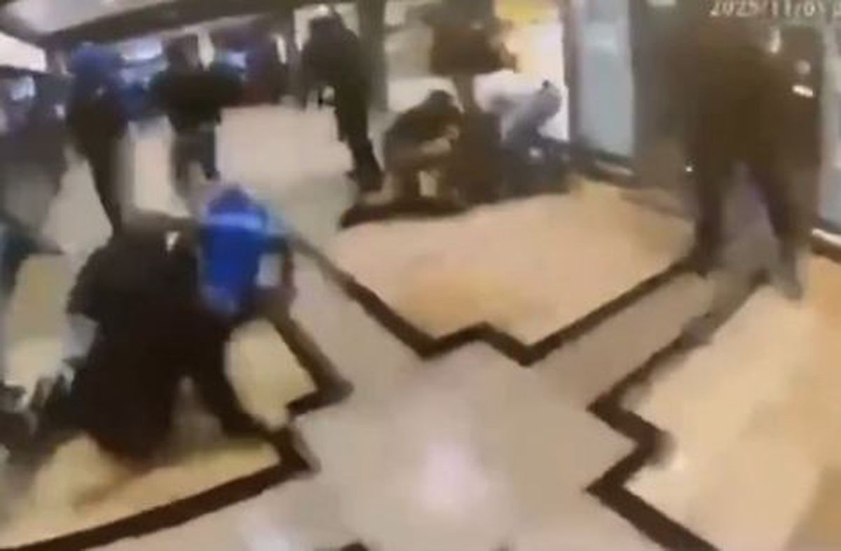 Peste 300 de suporteri rivali au coborât din trenuri și s-au bătut în gară!