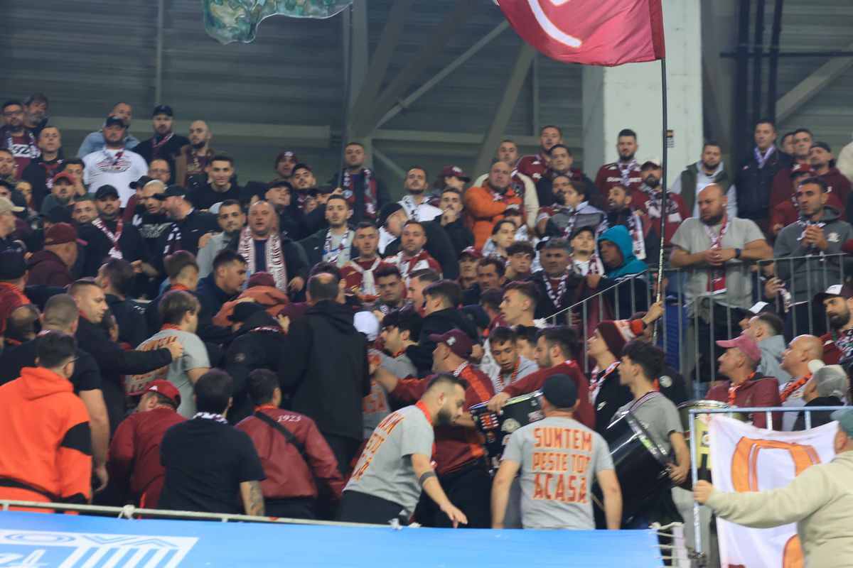 Nu s-a văzut la TV: scandal în peluza Rapidului la Craiova, jandarmii n-au mai stat pe gânduri