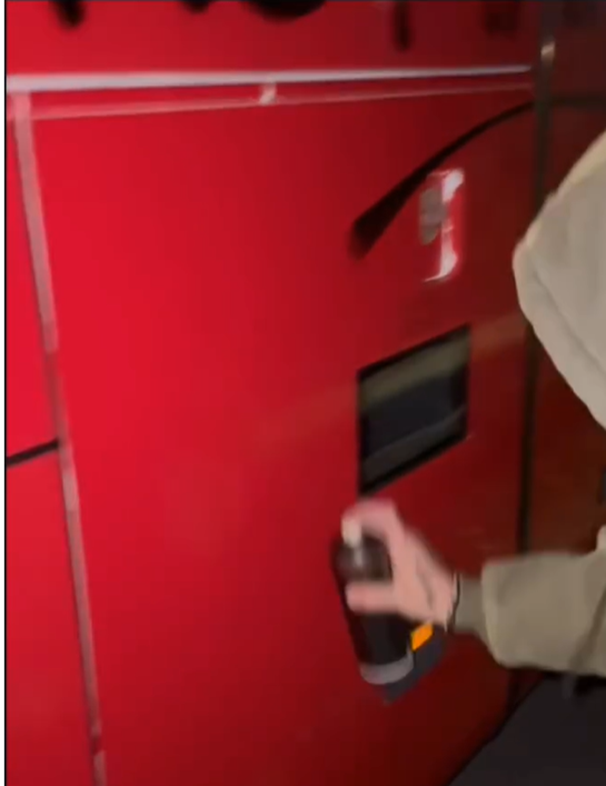 Autocarul celor de la Sepsi, vandalizat de ultrașii din Craiova! Ce au scris pe vehicul + Comunicatul covăsnenilor