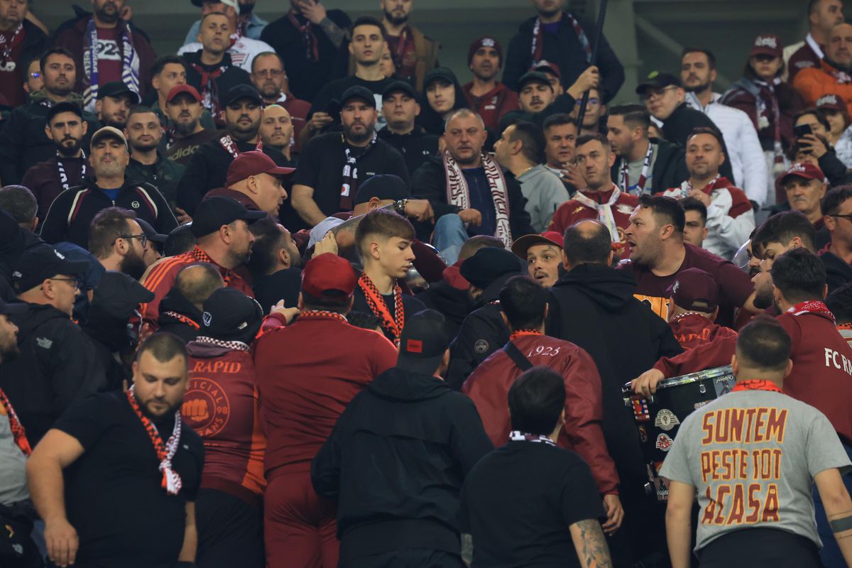 Nu s-a văzut la TV: scandal în peluza Rapidului la Craiova, jandarmii n-au mai stat pe gânduri