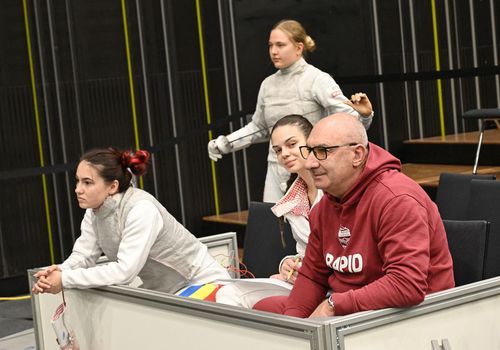 Floretistele rapidiste, conduse de antrenorul Petre Ducu, au cucerit medalia de argint la Cupa Europei Foto: European Fencing Confederation