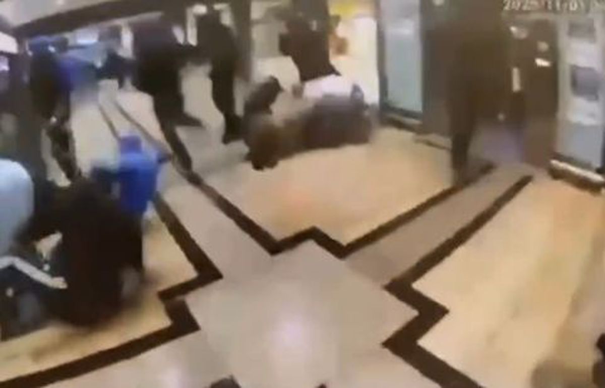 Peste 300 de suporteri rivali au coborât din trenuri și s-au bătut în gară!