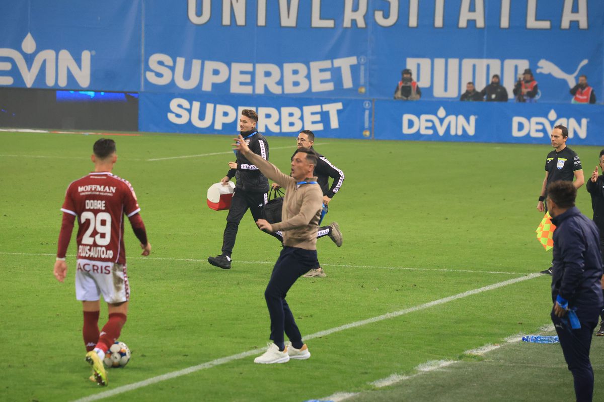 Plecarea lui Rădoi de pe bancă, taxată prompt: „Nu aveai voie! Vrei diapazonul? Atunci ține-l tot timpul!”