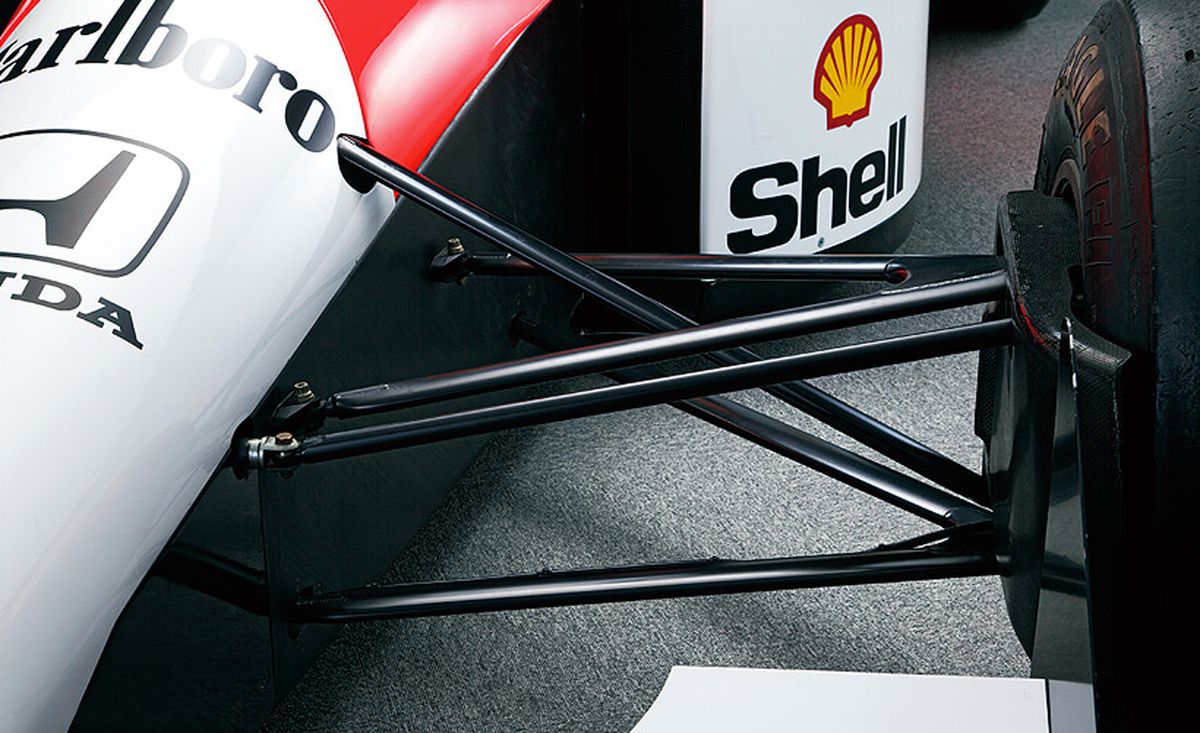 Un monopost emblematic al lui Senna, scos la licitație! Suma este amețitoare