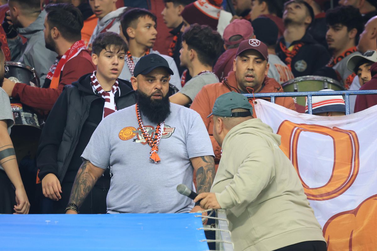 Nu s-a văzut la TV: scandal în peluza Rapidului la Craiova, jandarmii n-au mai stat pe gânduri