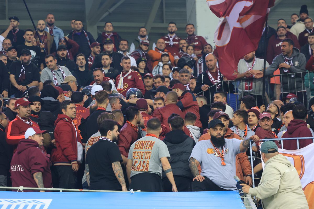 Nu s-a văzut la TV: scandal în peluza Rapidului la Craiova, jandarmii n-au mai stat pe gânduri