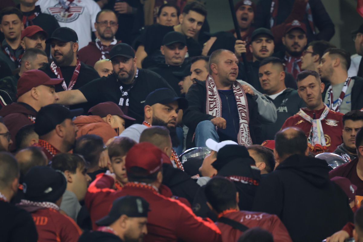 Nu s-a văzut la TV: scandal în peluza Rapidului la Craiova, jandarmii n-au mai stat pe gânduri