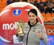 CORESPONDENȚĂ DIN JAPONIA // FOTO Cristina Neagu, premiată în Japonia! Balonul de Aur din handbal e în braţele româncei!