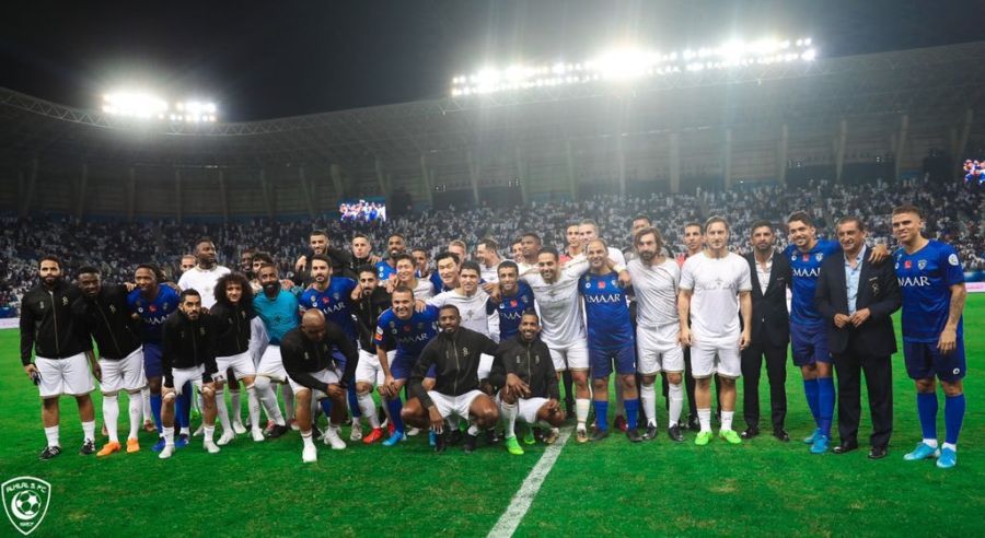 VIDEO + FOTO Mirel Rădoi, în iarbă, alături de Ronaldinho, Pirlo, Totti și Van Persie! S-a întâlnit și cu Răzvan Lucescu!