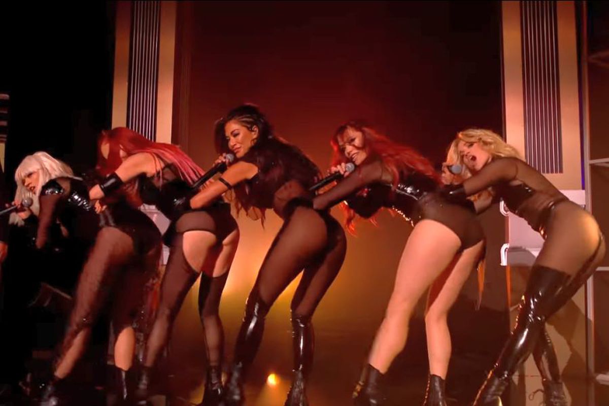 VIDEO+FOTO Atât de sexy, încât au fost reclamate la CNA! Cântărețele de la „X Factor” au șocat prin vestimentația sumară și dansul lasciv