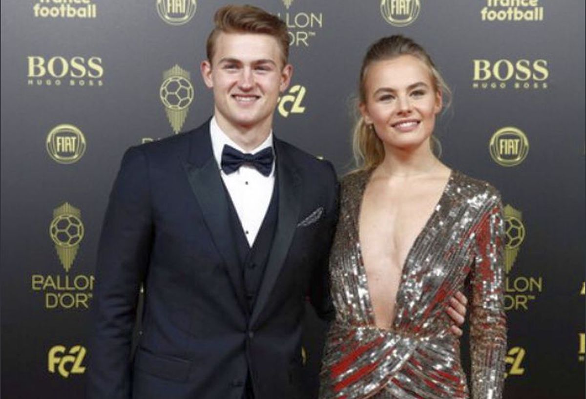 BALONUL DE AUR 2019 // VIDEO Iubita lui De Ligt, decolteu generos la gală! A întors toate privirile