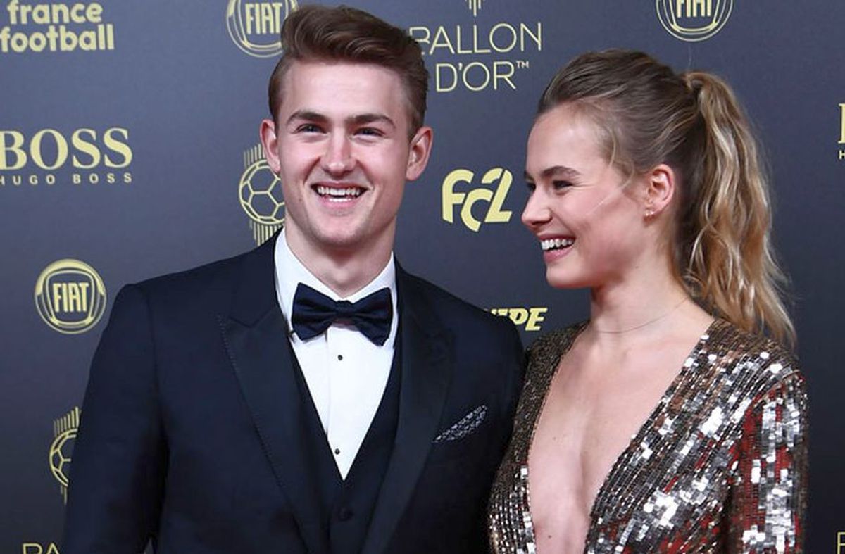 BALONUL DE AUR 2019 // VIDEO Iubita lui De Ligt, decolteu generos la gală! A întors toate privirile