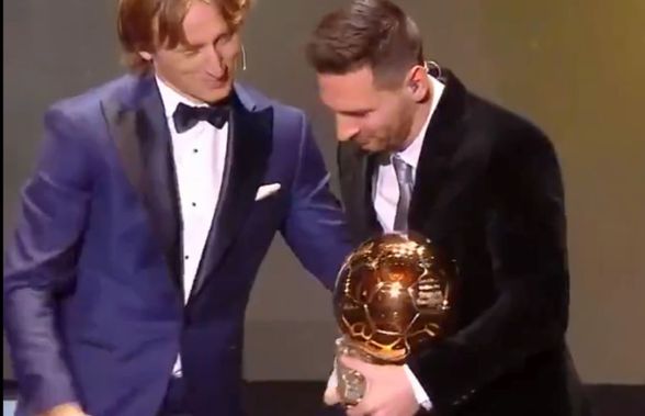 BALONUL DE AUR 2019 // VIDEO De la LM10 pentru LM10 » Moment nemaiîntâlnit la gală! Messi a primit trofeul de la rivalul său și deținătorul trofeului, Luka Modric