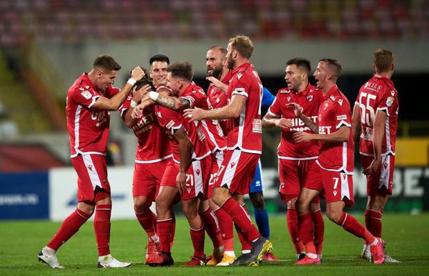 EXCLUSIV Fug din „haită” » Doi titulari și un nume important din staff pleacă joi de la Dinamo, odată cu Cosmin Contra!