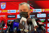 Mircea Rednic a apărut în premieră cu mască, s-a luat de jurnaliști, apoi a aflat de la ei că adversara din Liga 1 și-a schimbat antrenorul: „Nu știam”