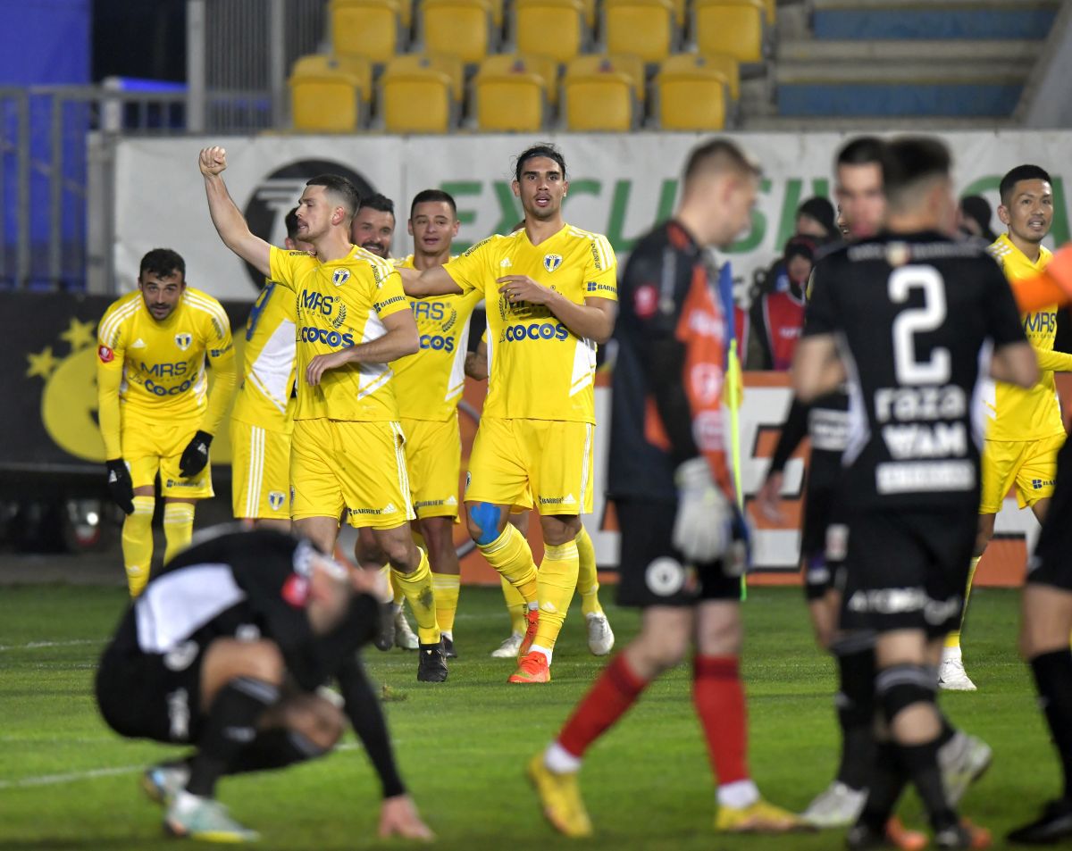 „Lupii” prelungirilor » Petrolul o bate pe U Cluj și revine pe loc de play-off! Clasamentul ACUM