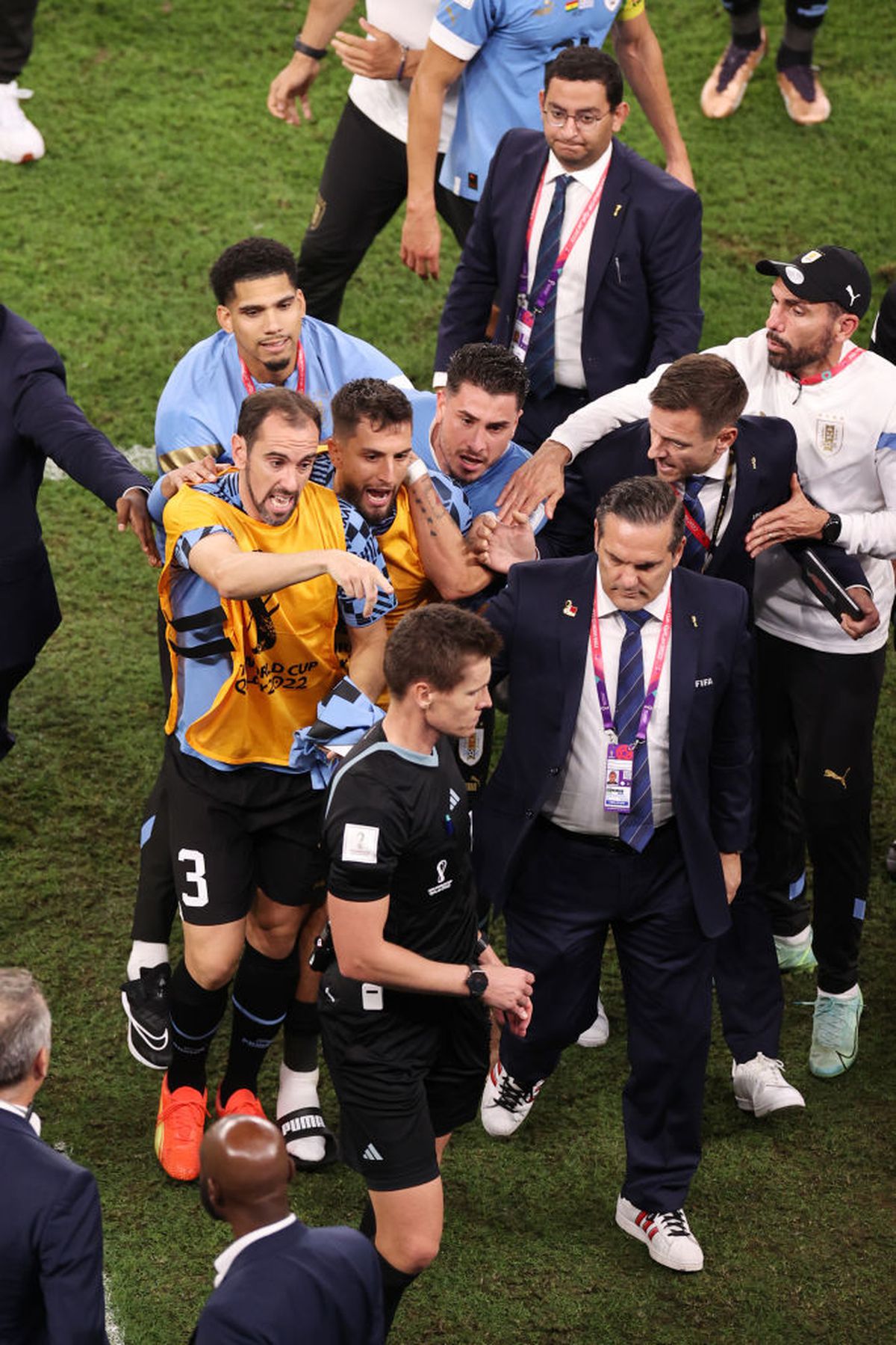 Suarez și-a șters lacrimile și a ieșit la atac, după eliminarea de la Mondial: „Nu suntem respectați”