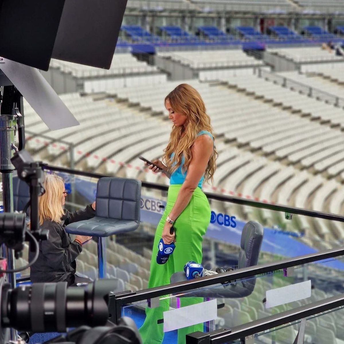 „Ce?!” » Kate Abdo l-a pus la punct pe Carragher după o glumă răutăcioasă: „De ce ai spune asta?”