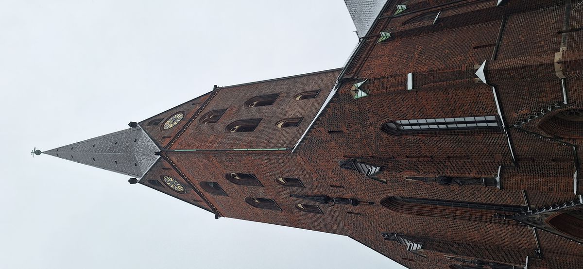 Reportaj din orașul ars, înecat și bombardat, dar niciodată învins » Capitolul la care bate Amsterdam și Veneția + Partea întunecată a metropolei germane. Ți-e teamă!